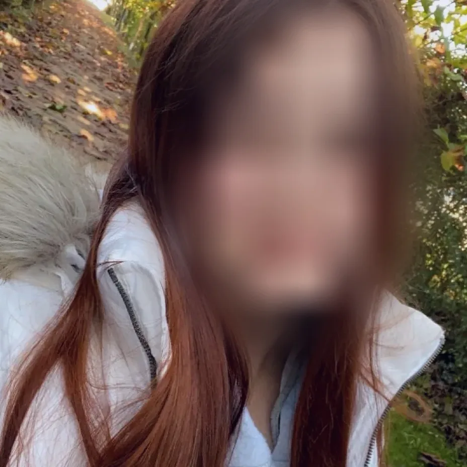Cerys, 21