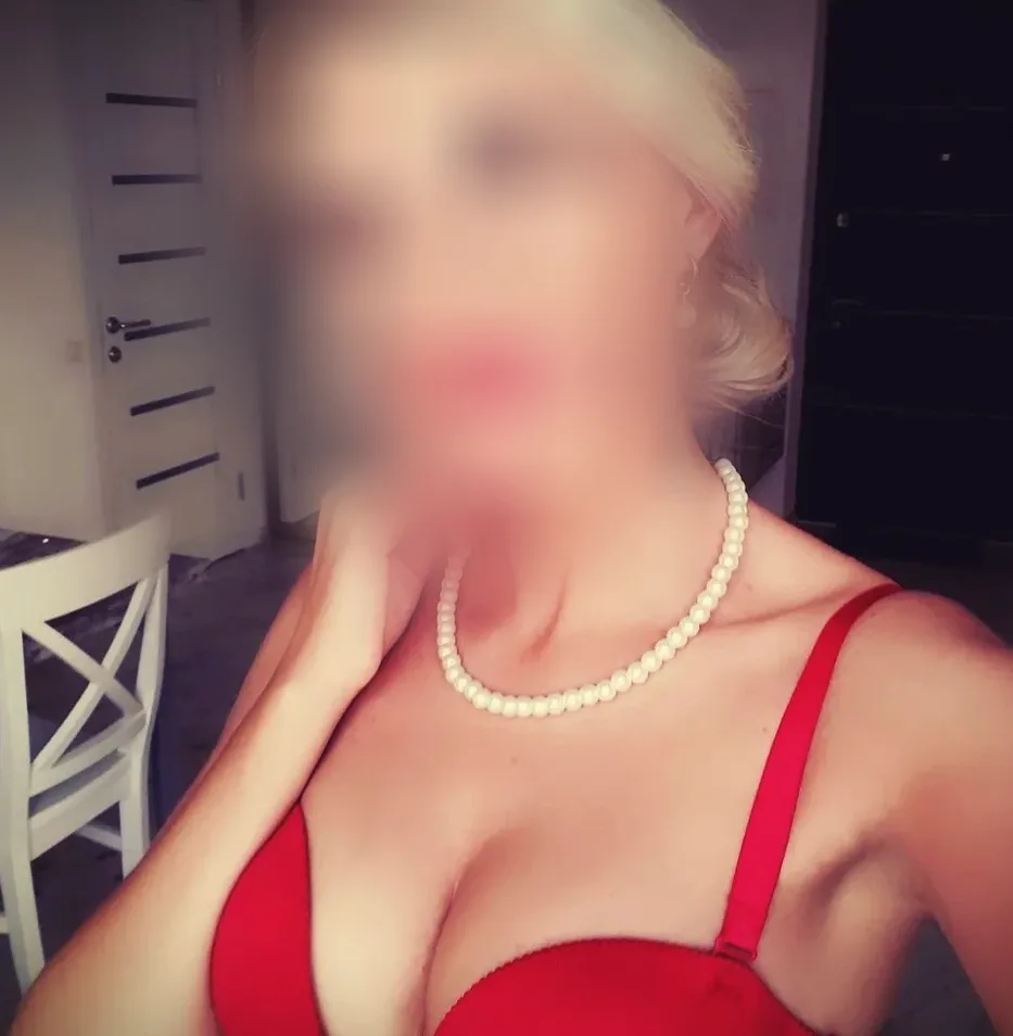 Claire, 36