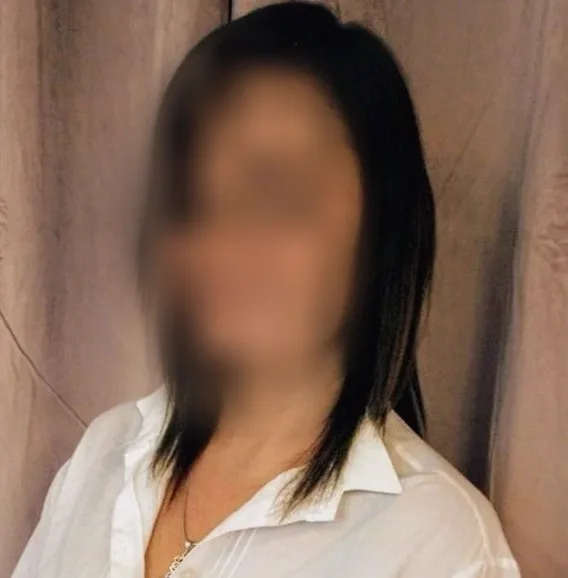 Lauren, 32