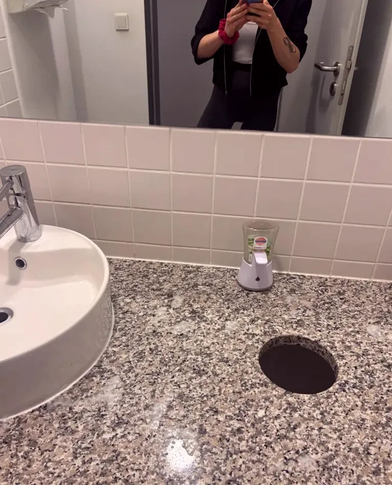 Nia, 39